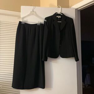 Women’s 2 piece long skirt dress suit. Perfect condition. Worn 3 times